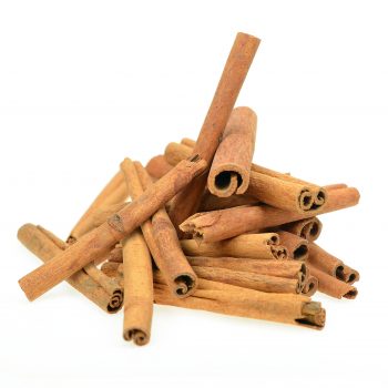 CYNAMON W LASKACH NA WAGĘ