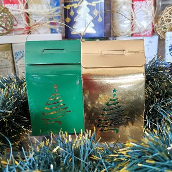 HERBATA PRZY KOMINKU W ZIELONYM PUDEŁKU Z CHOINKĄ 50 g