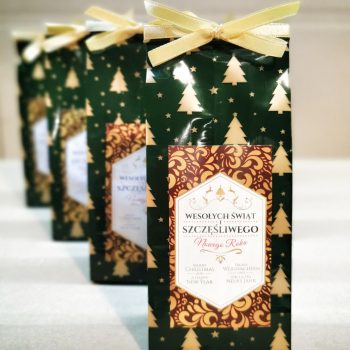 HERBATA W ŚWIĄTECZNEJ TOREBCE Z CHOINKAMI 100 g